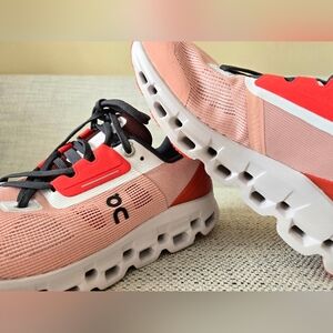 NWOB ON RUNNING CLOUDSTRATUS Coral Pink Sneakers Swiss Engineering Size:7.5/38.5